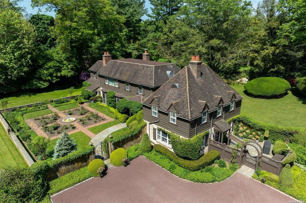 1 of 32 - 285 Piping Rock Road, Locust Valley, NY