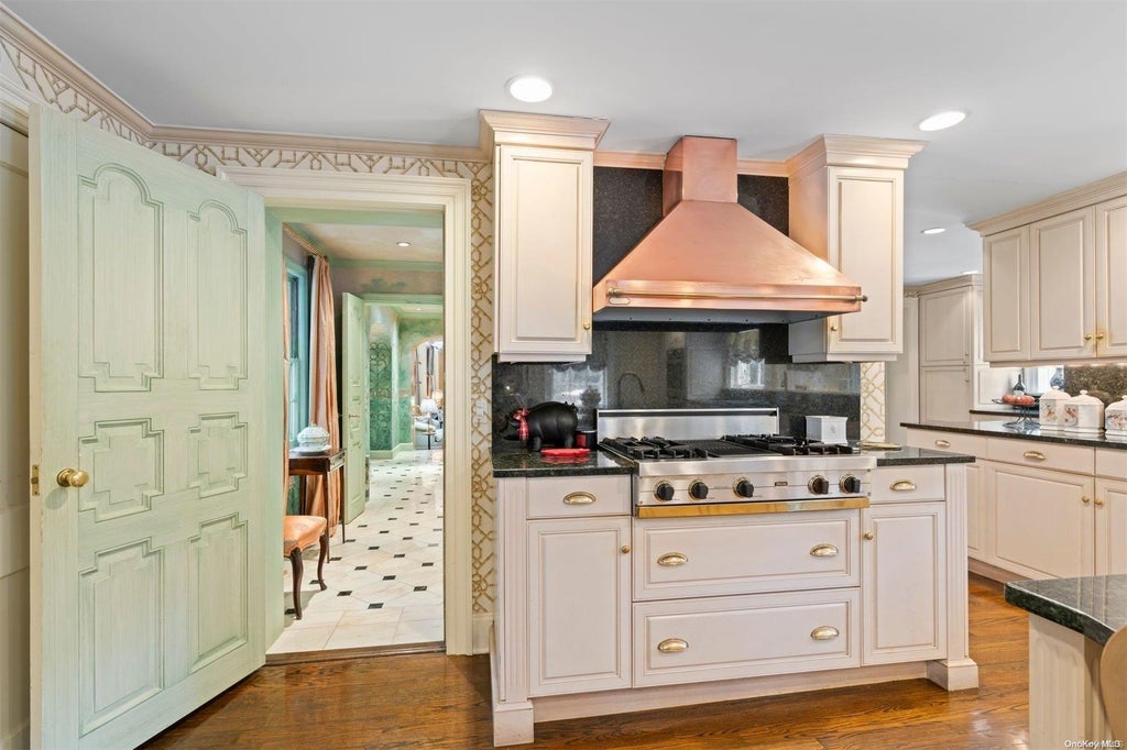 13 of 32 - 285 Piping Rock Road, Locust Valley, NY