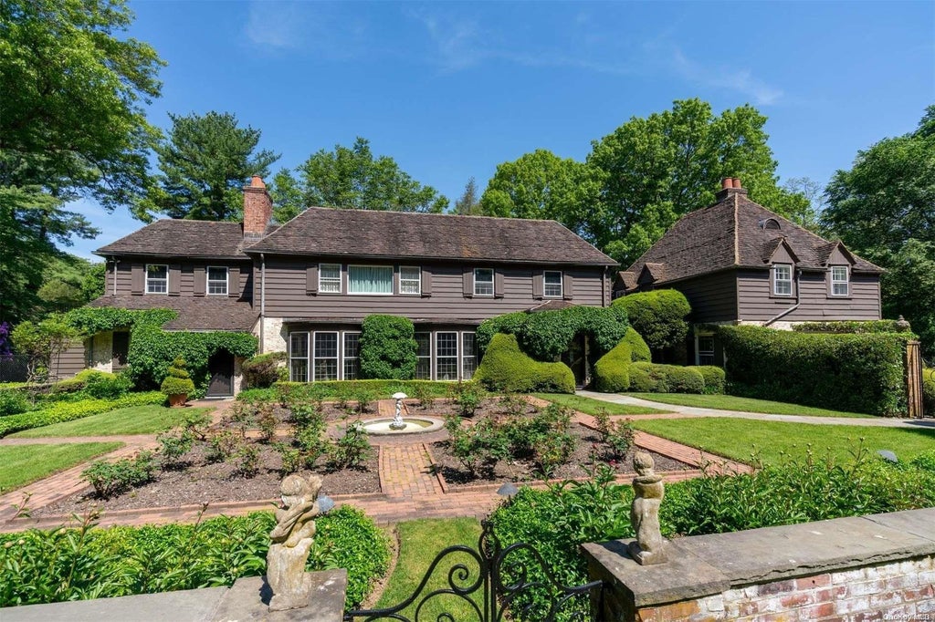 2 of 32 - 285 Piping Rock Road, Locust Valley, NY