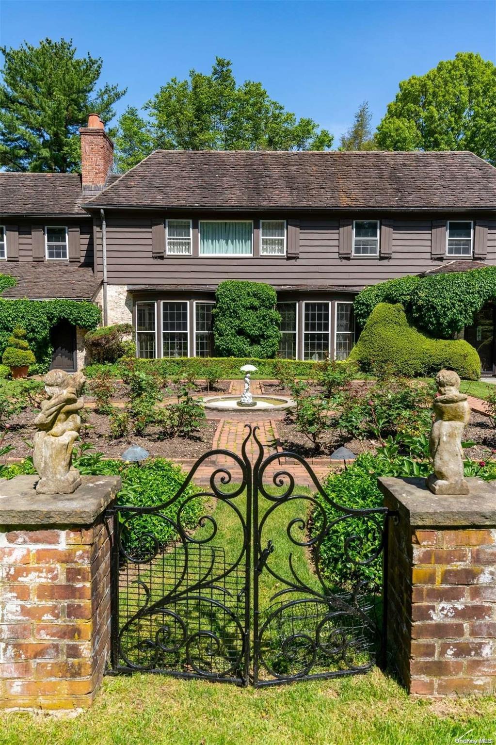3 of 32 - 285 Piping Rock Road, Locust Valley, NY