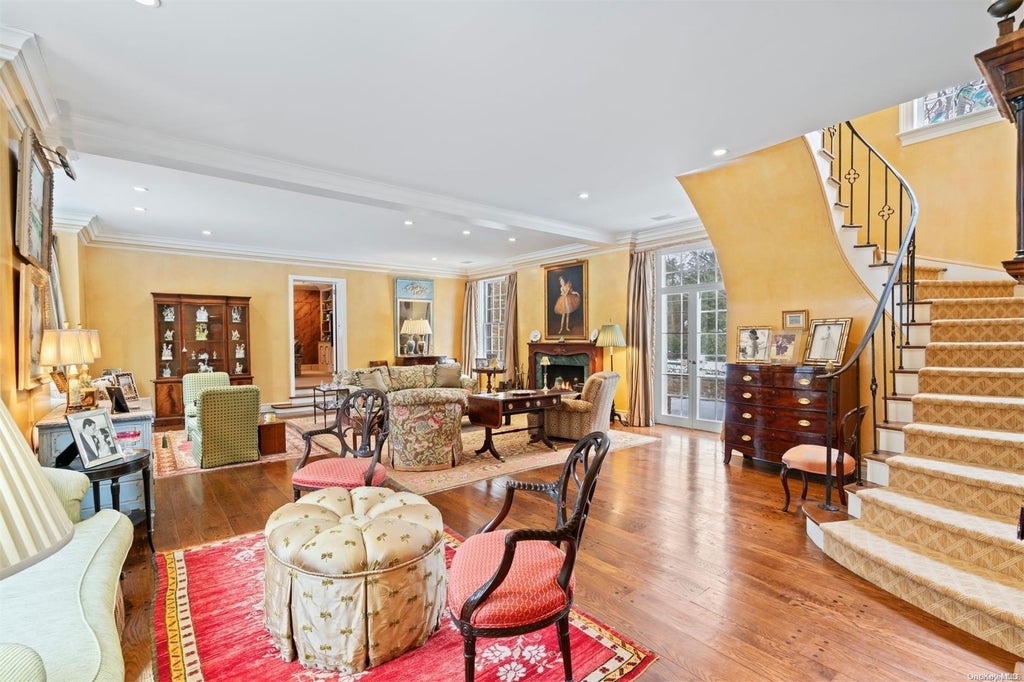 7 of 32 - 285 Piping Rock Road, Locust Valley, NY