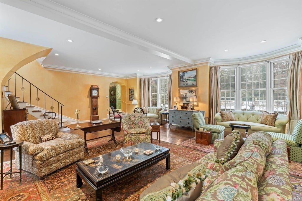 8 of 32 - 285 Piping Rock Road, Locust Valley, NY