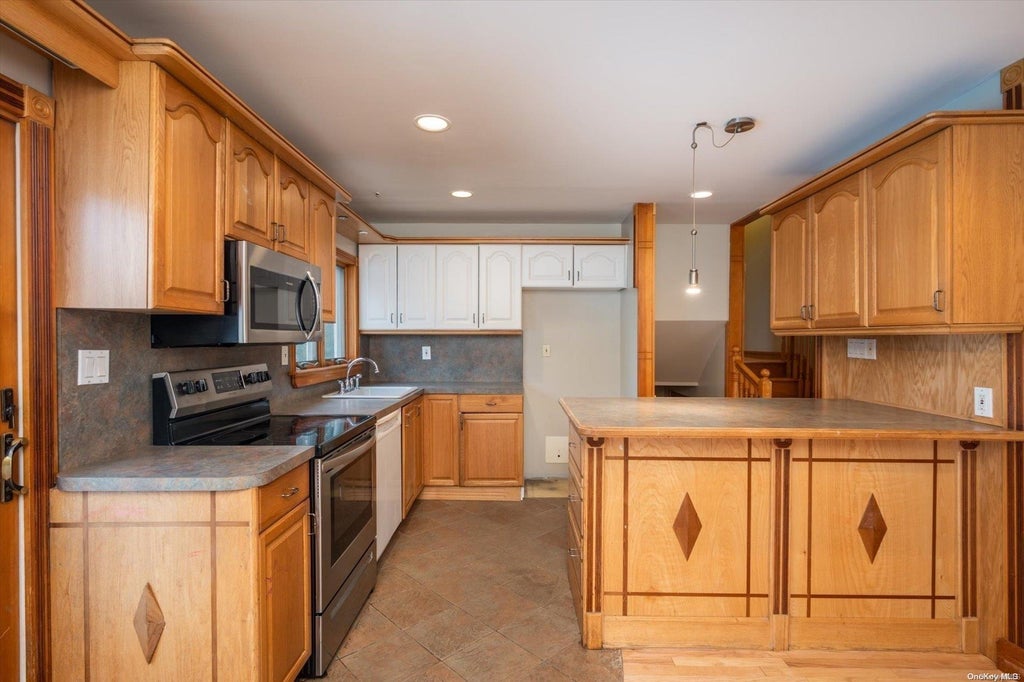 9 of 32 - 317 Bellmore Road, East Meadow, NY