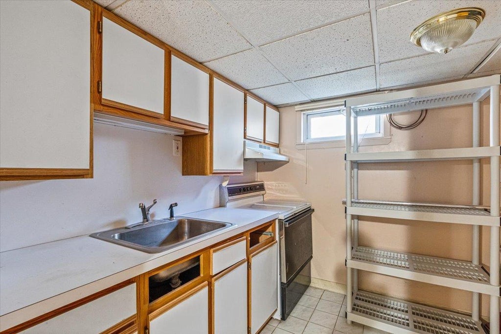 10 of 18 - 1051 Shelburne Drive, Franklin Square, NY