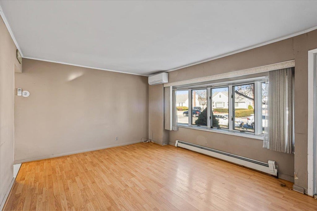 11 of 18 - 1051 Shelburne Drive, Franklin Square, NY