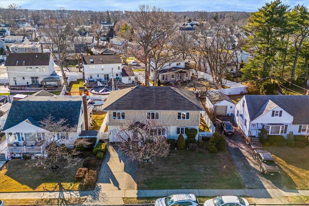 17 of 18 - 1051 Shelburne Drive, Franklin Square, NY