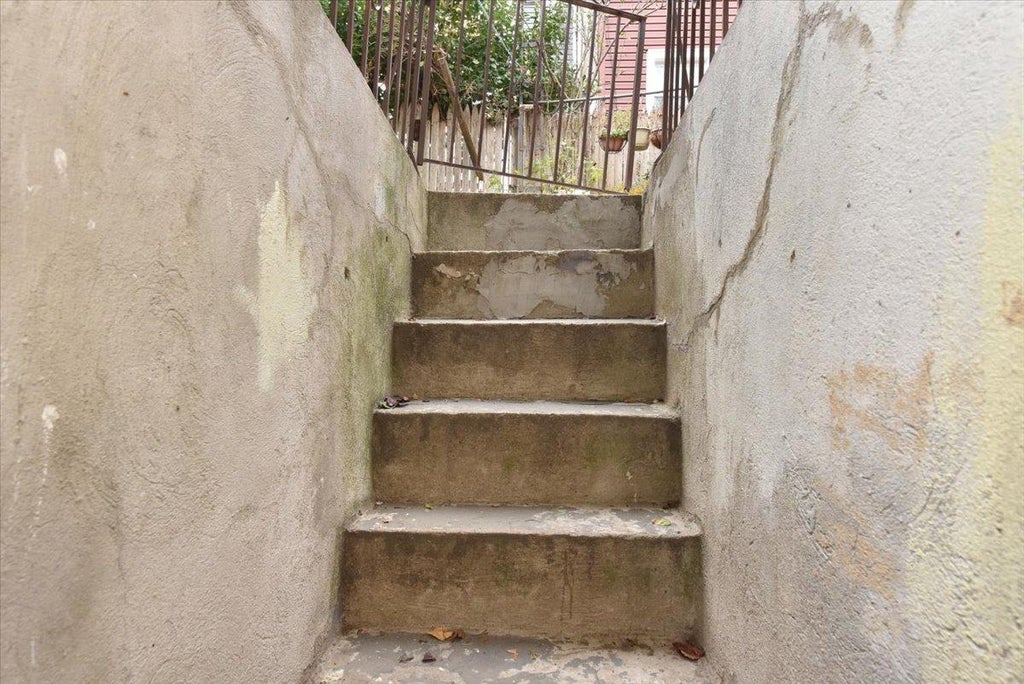 32 of 35 - Undisclosed, Ridgewood, NY