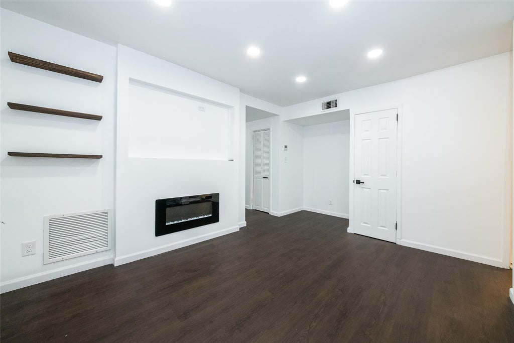 25 of 38 - 2530 Fenton Avenue, Bronx, NY