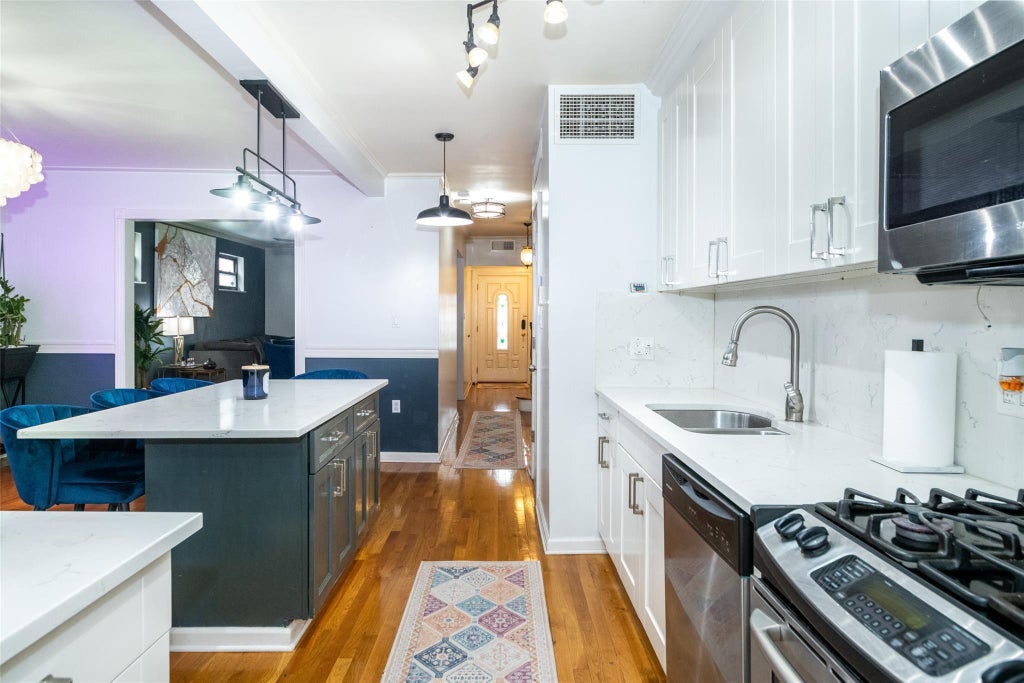 8 of 38 - 2530 Fenton Avenue, Bronx, NY