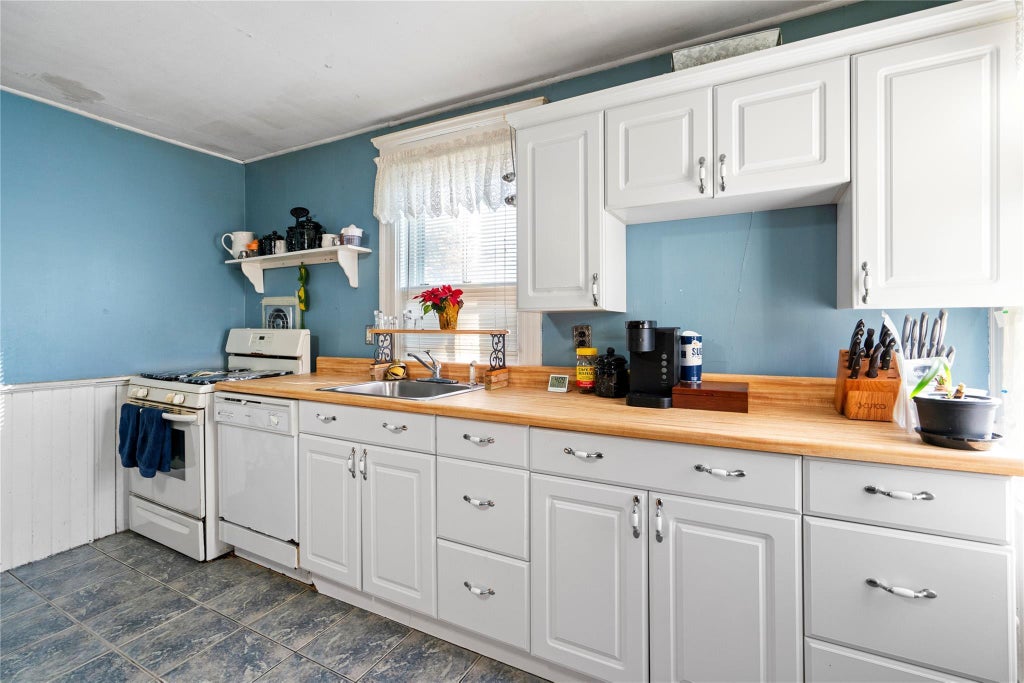 11 of 27 - 60 Lincoln Avenue, Sayville, NY