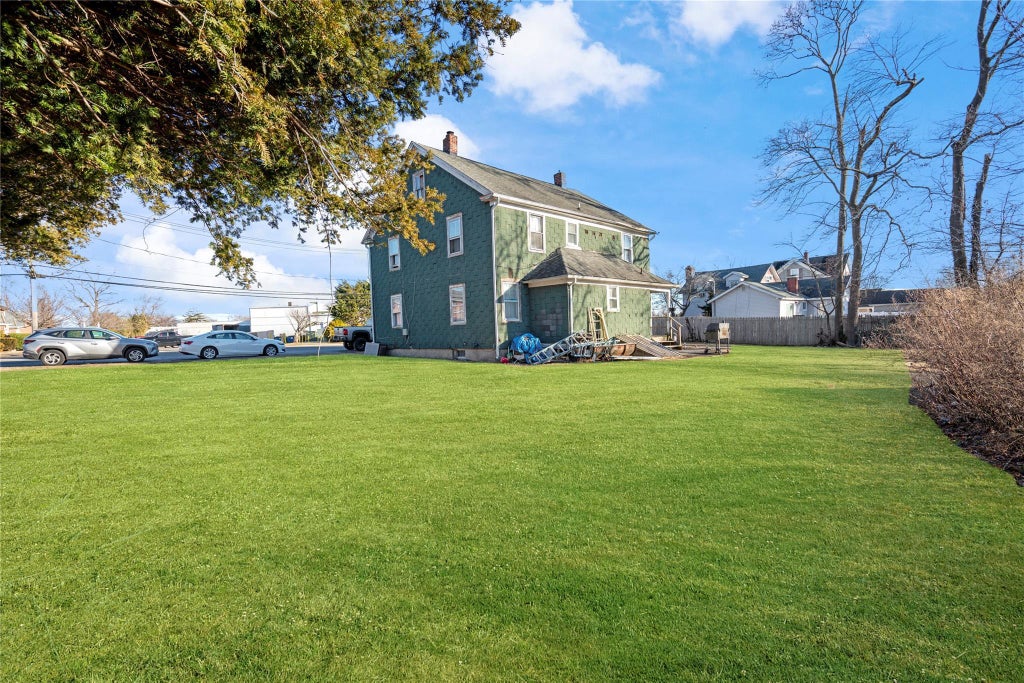 5 of 27 - 60 Lincoln Avenue, Sayville, NY
