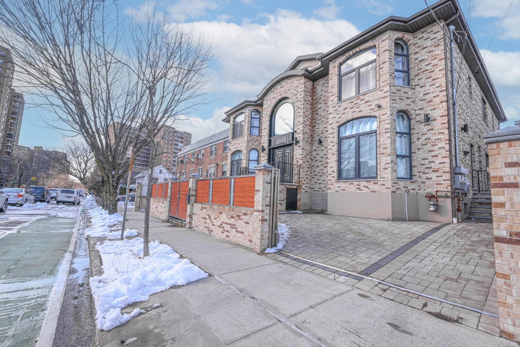 41 of 48 - 99-21 62nd Drive, Forest Hills, NY