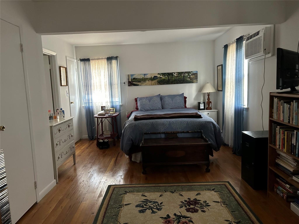 3 of 7 - 12 Hickory Road, Port Washington, NY