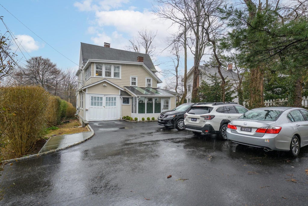 21 of 27 - 43 Neck Road, Huntington, NY