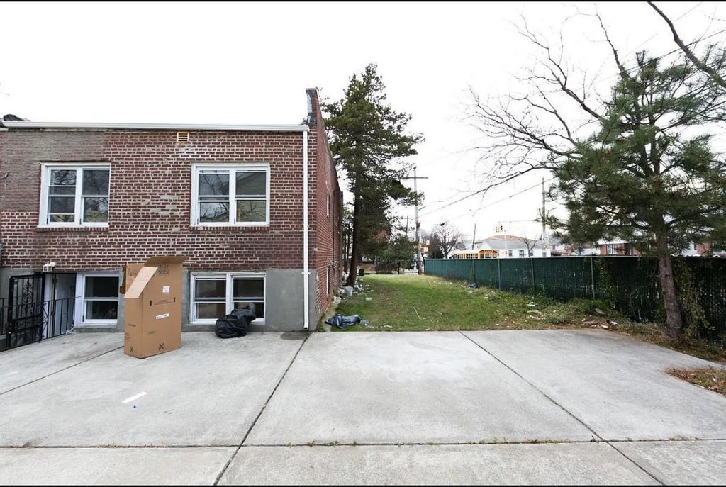 17 of 18 - Undisclosed, Saint Albans, NY