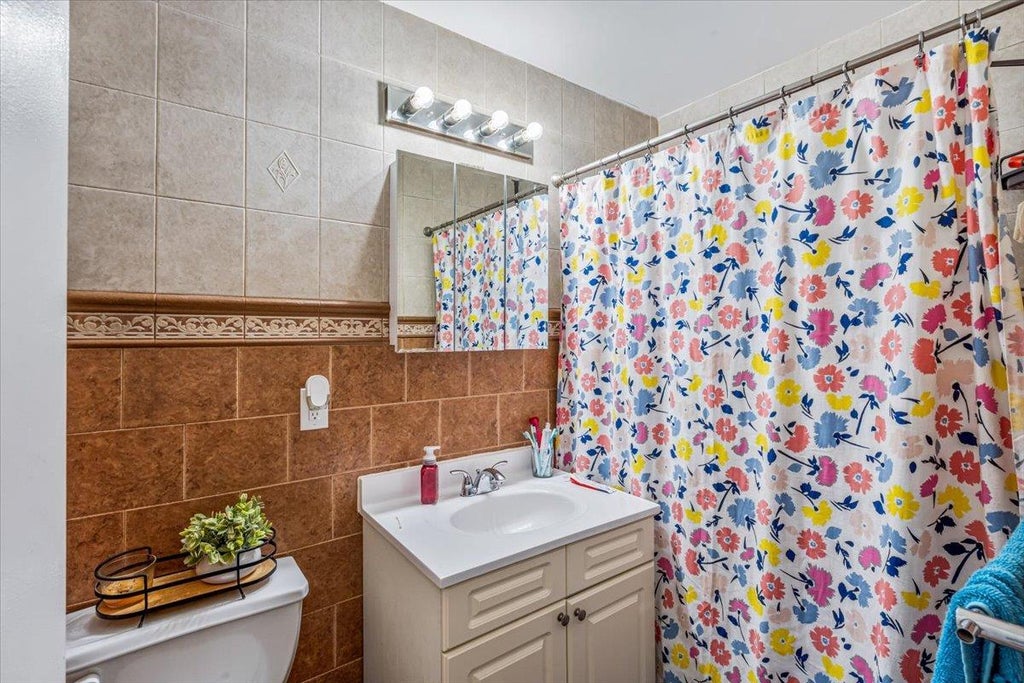 21 of 34 - 6147 Grand Avenue, Maspeth, NY