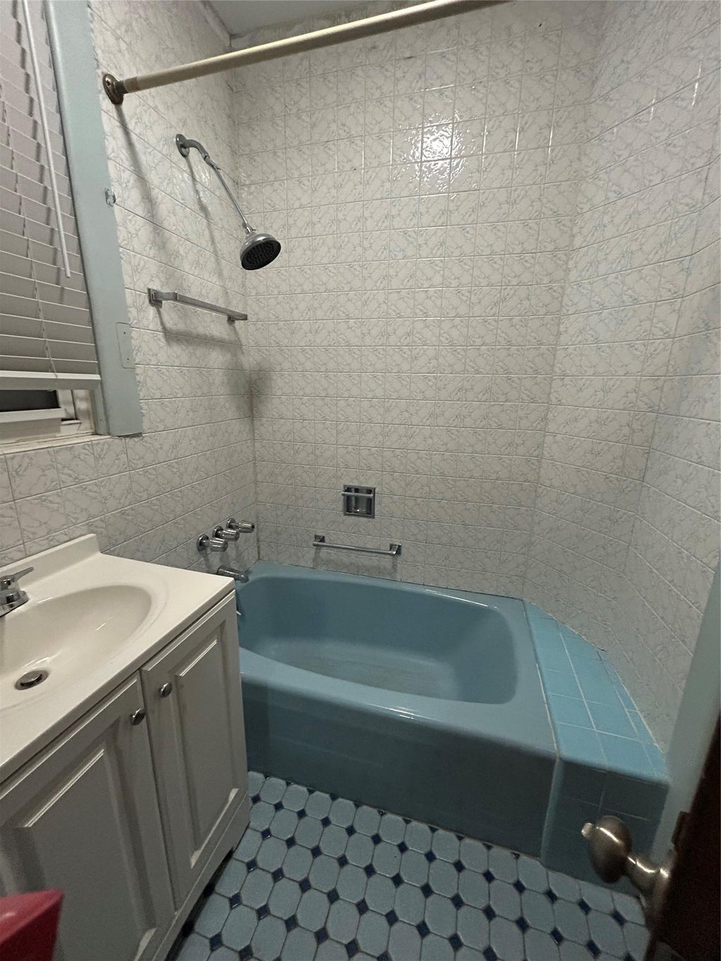 6 of 28 - 1859 Matthews Avenue, Bronx, NY