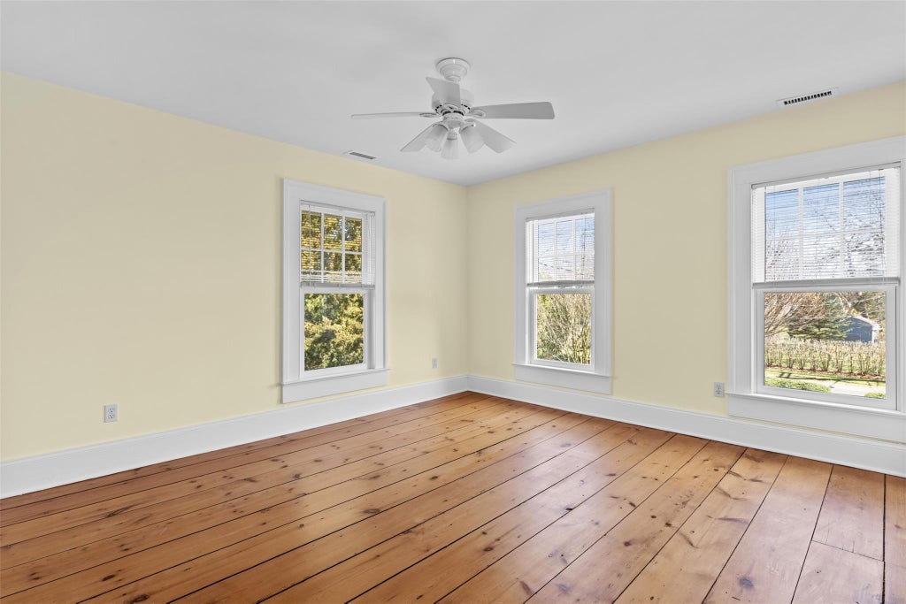 10 of 28 - 25105 Main Road, Orient, NY