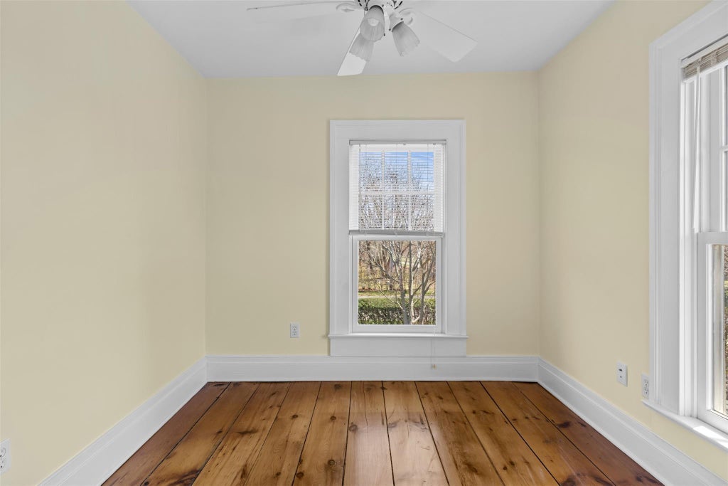 13 of 28 - 25105 Main Road, Orient, NY