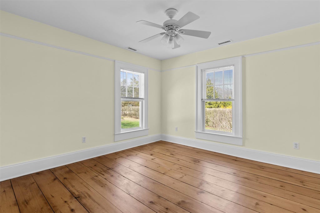 15 of 28 - 25105 Main Road, Orient, NY