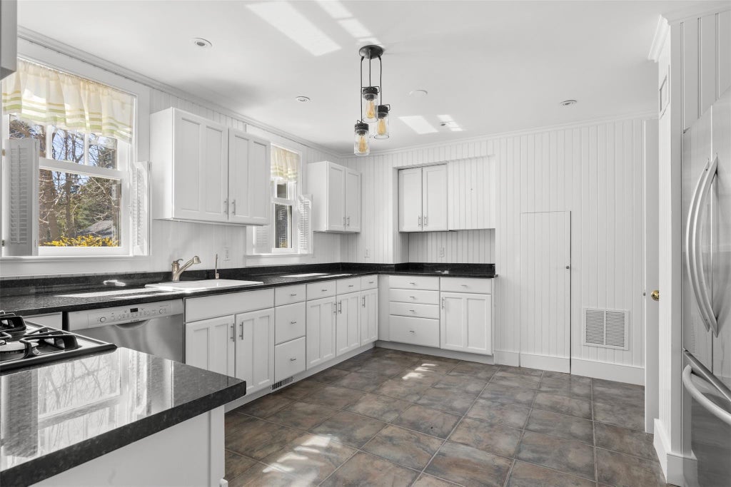 8 of 28 - 25105 Main Road, Orient, NY