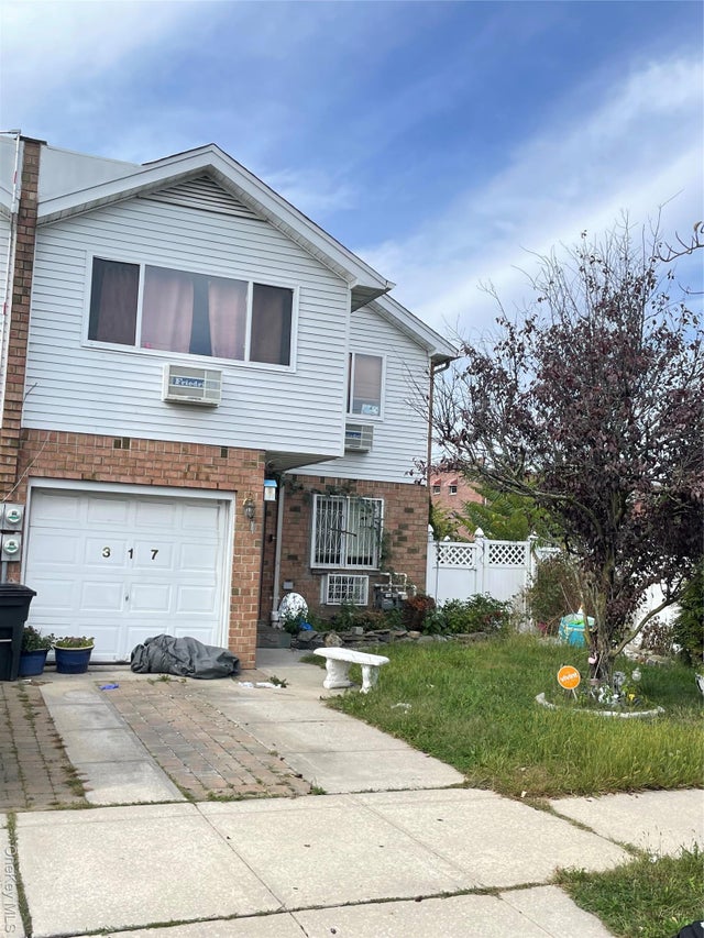 Photo of Listing #917956