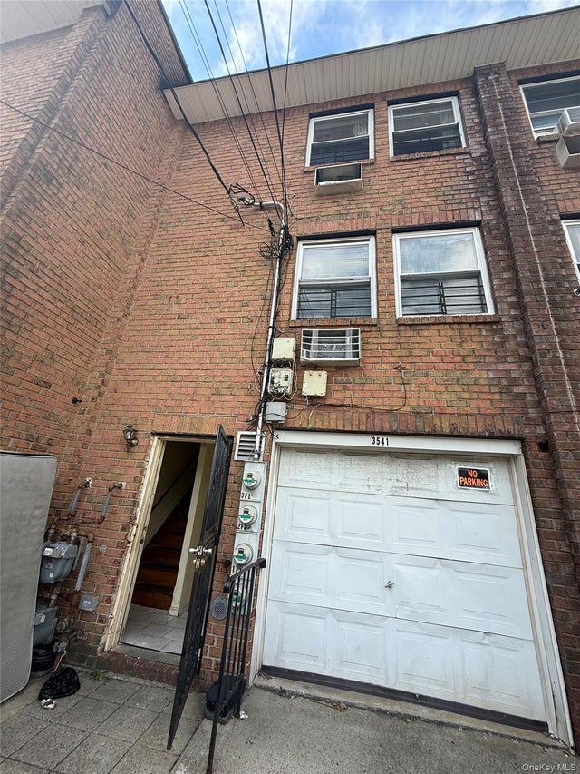 Photo of Listing #923890