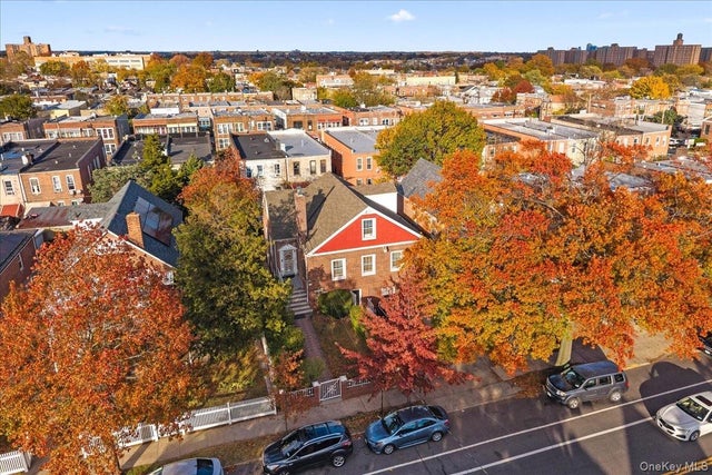 Photo of Listing #930518