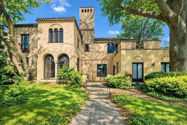 243 Summit Avenue, Mount Vernon