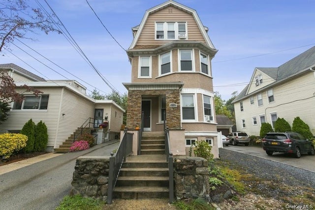 48 Parkway Road, Bronxville