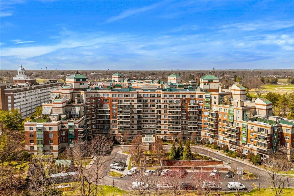 1 of 24 - 100 Hilton Avenue # 604, Garden City, NY