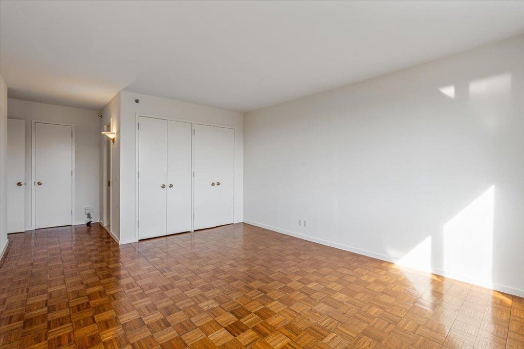 10 of 24 - 100 Hilton Avenue # 604, Garden City, NY