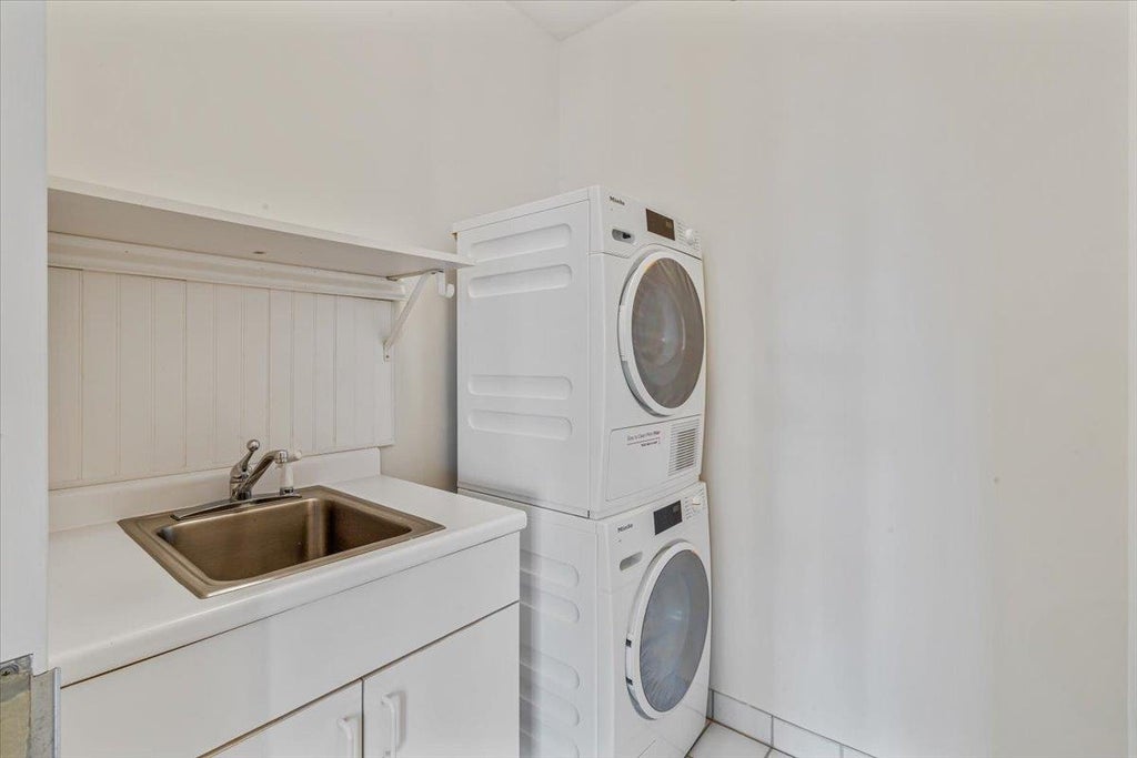 13 of 24 - 100 Hilton Avenue # 604, Garden City, NY