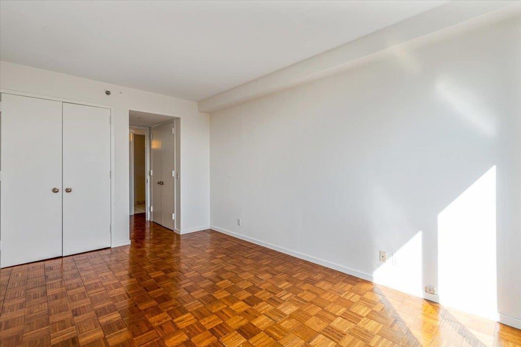 15 of 24 - 100 Hilton Avenue # 604, Garden City, NY