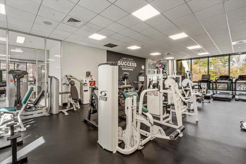 22 of 24 - 100 Hilton Avenue # 604, Garden City, NY