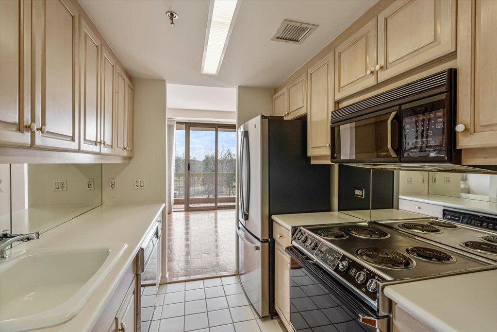 6 of 24 - 100 Hilton Avenue # 604, Garden City, NY