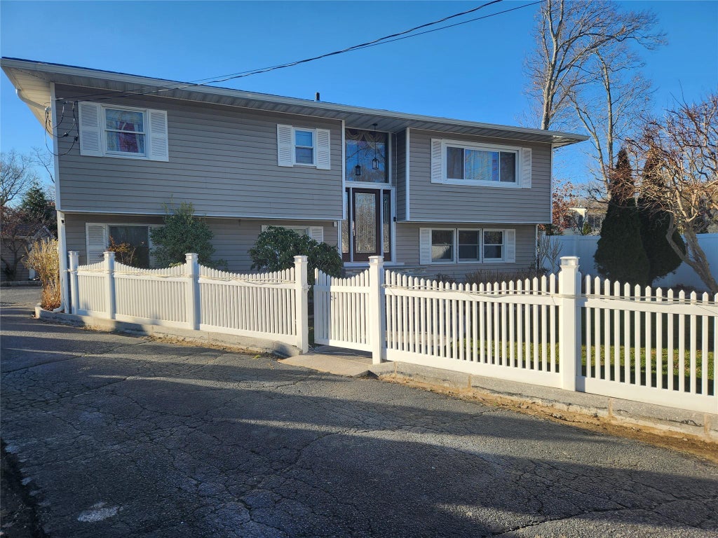 1 of 11 - 27 Estates Lane, Shoreham, NY