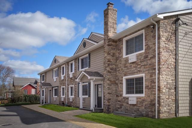1 of 8 - 105 Lincoln Avenue # J, Sayville, NY