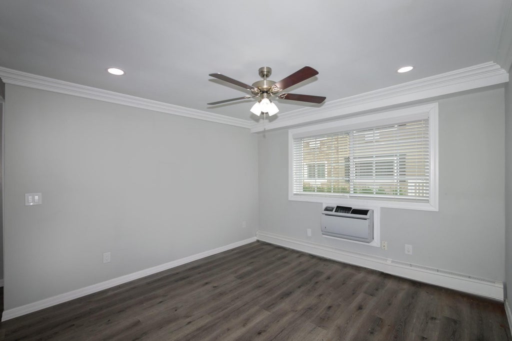 3 of 8 - 105 Lincoln Avenue # J, Sayville, NY