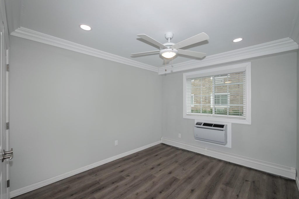 5 of 8 - 105 Lincoln Avenue # J, Sayville, NY
