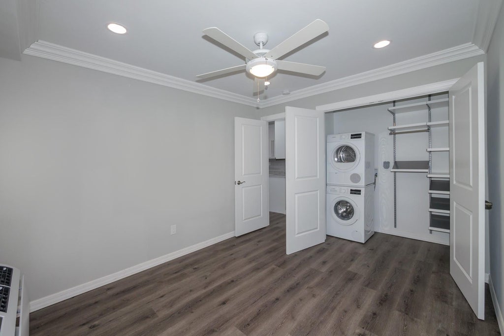 6 of 8 - 105 Lincoln Avenue # J, Sayville, NY