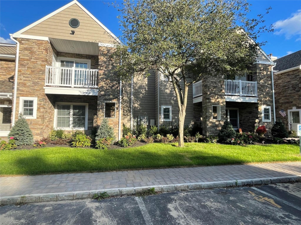 1 of 3 - 1000 Saddle Rock Road 209, Holbrook, NY