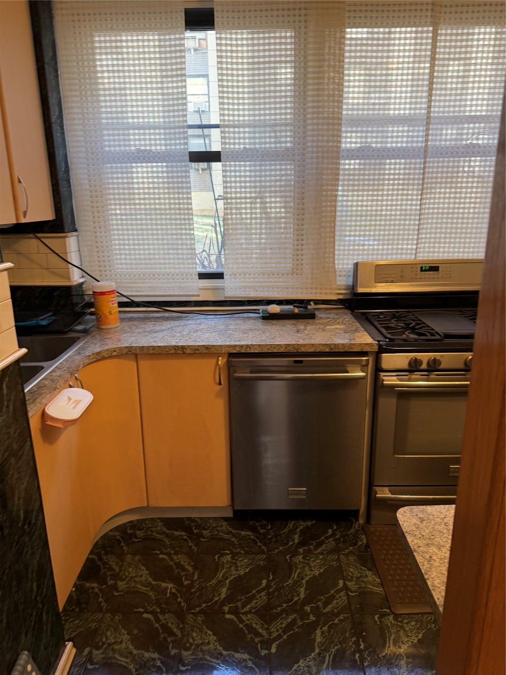 7 of 22 - 98-22 63rd Drive 63rd Drive # 1-e, Rego Park, NY