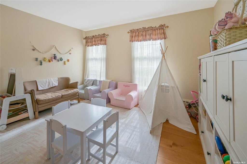 19 of 30 - 185 Wiggins Lane, Greenport, NY