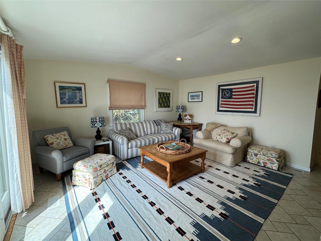 9 of 31 - 1429 Peconic Bay Boulevard, Laurel, NY