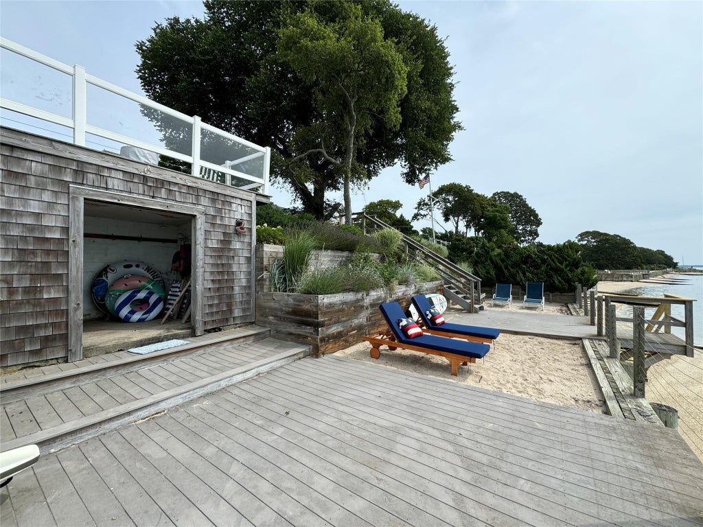 21 of 31 - 1429 Peconic Bay Boulevard, Laurel, NY