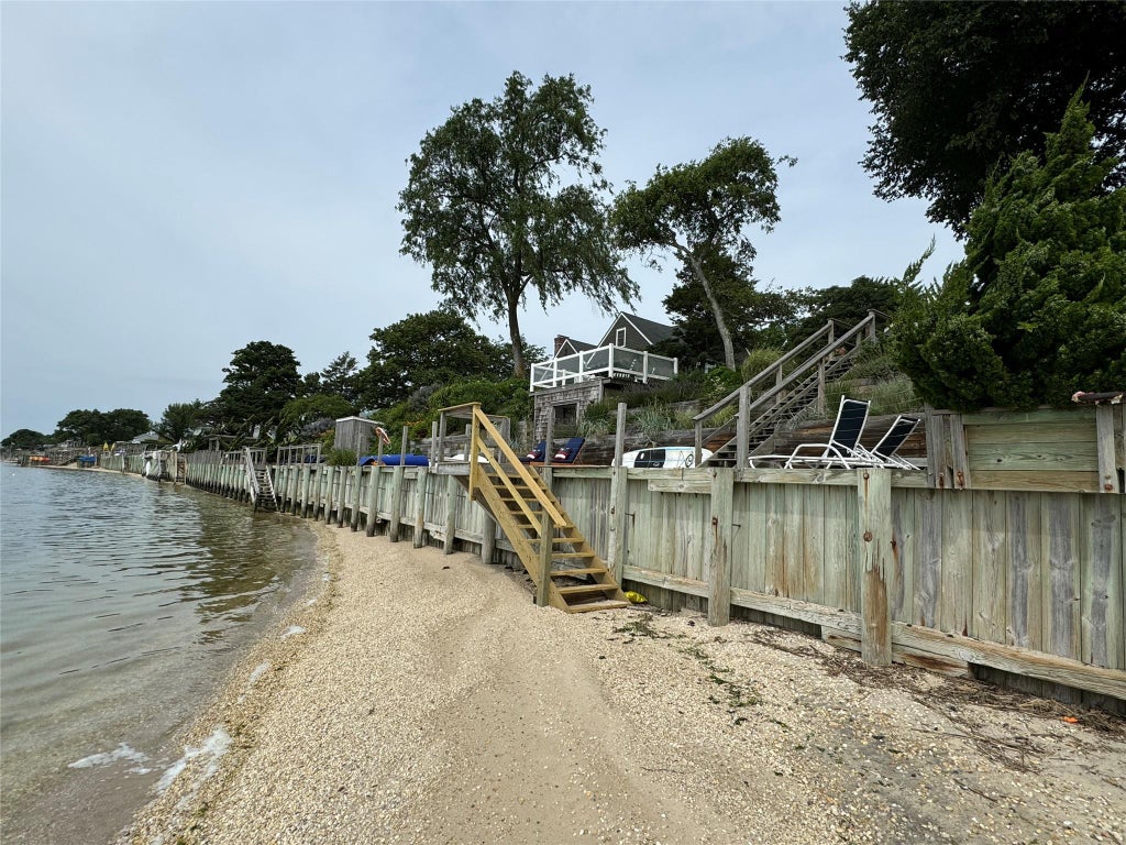 24 of 31 - 1429 Peconic Bay Boulevard, Laurel, NY