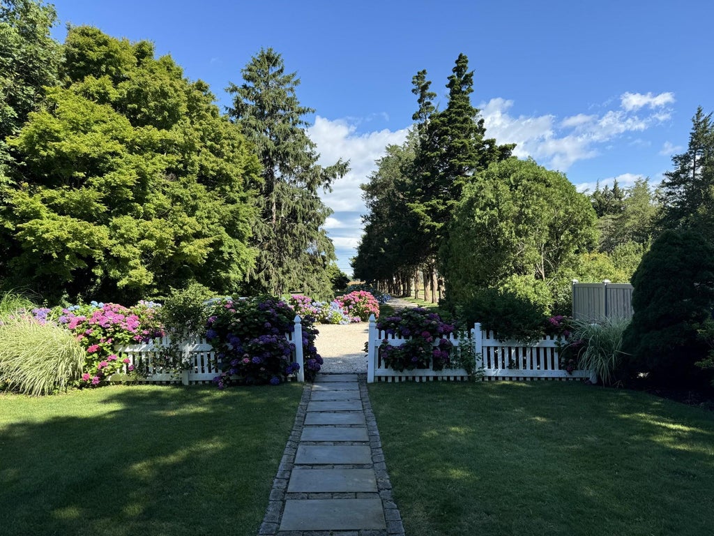 29 of 31 - 1429 Peconic Bay Boulevard, Laurel, NY