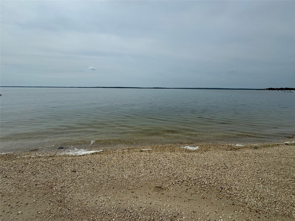 5 of 31 - 1429 Peconic Bay Boulevard, Laurel, NY
