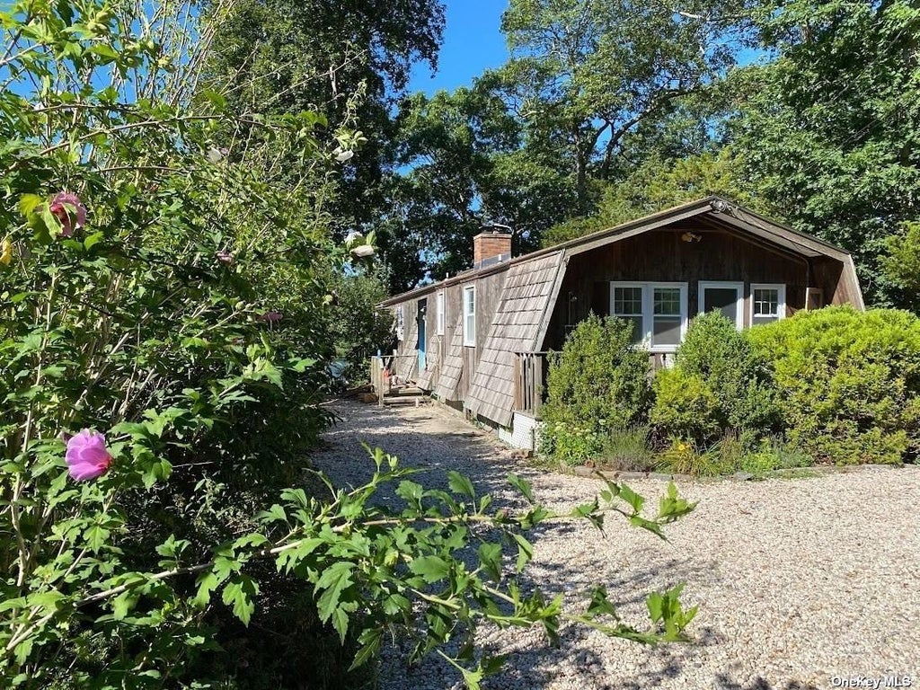 12 of 18 - 1500 Trumans Path, East Marion, NY